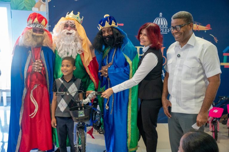 Propeep lleva alegría y diversión a los niños con la entrega de regalos por el Día de los Reyes