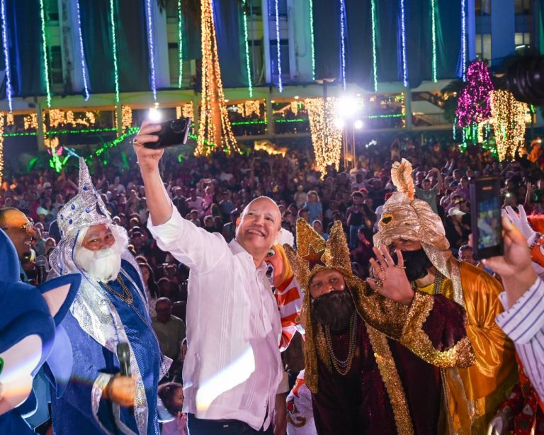 Ulises Rodríguez destaca masiva asistencia a “Encantus” en la Alcaldía de Santiago